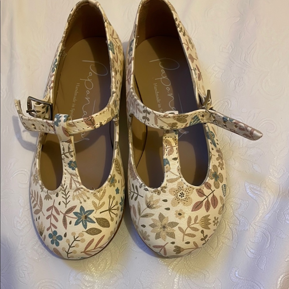 Papanatas Floral Girls Tstrap Shoes